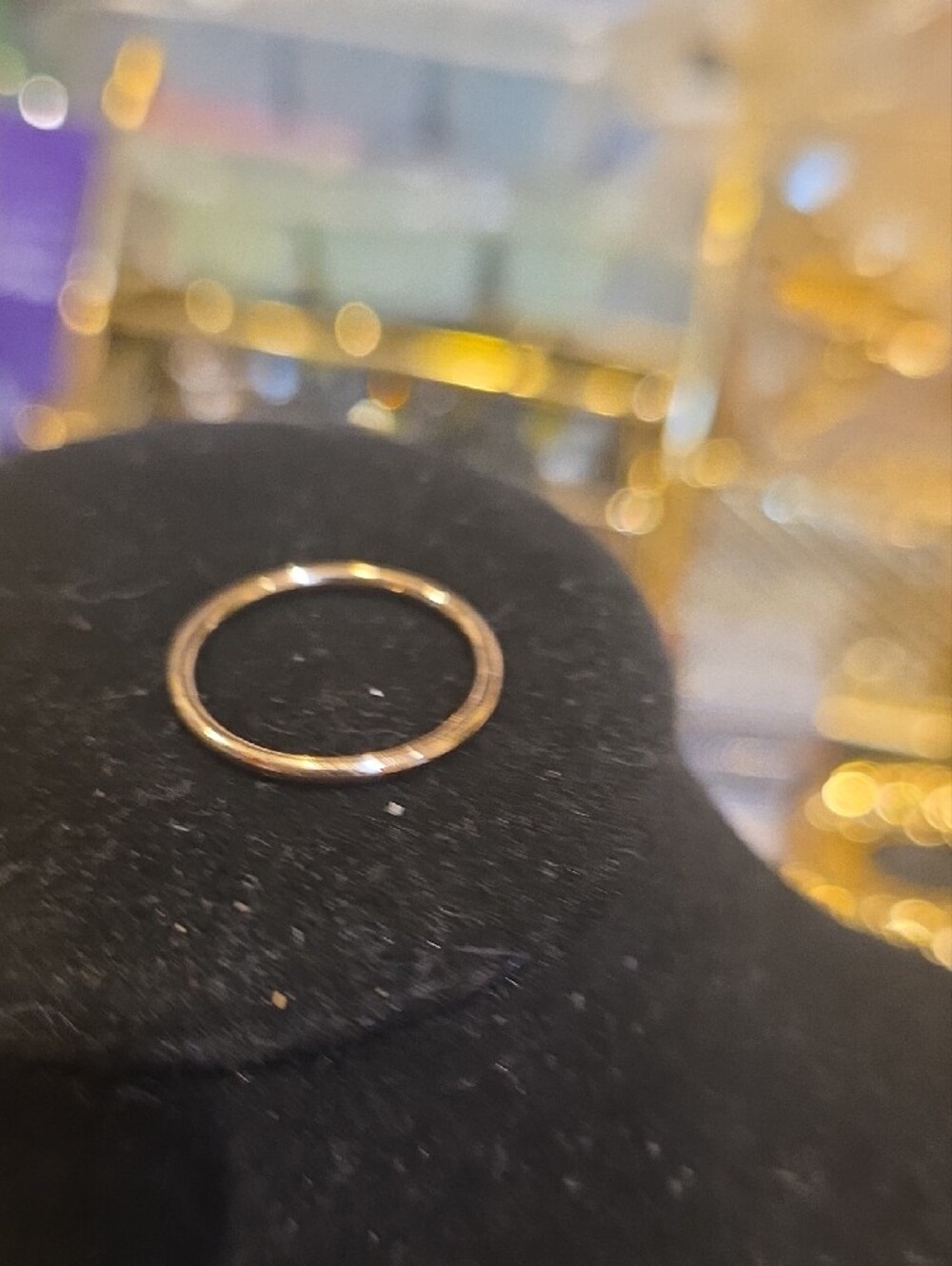 Source Unknown Gold Tone Simple Band Ring - Picture 3 of 4